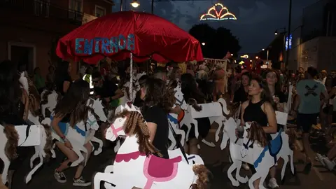 Pregón y desfile de carrozas de las Fiestas de San Juan de Santovenia (10/15) | Valladolid Plural