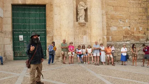 Visita teatralizada y actuación del Festival El Arte está en la Calle (04/11) | Valladolid Plural