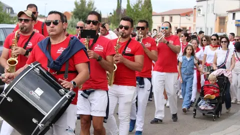 Desfile de peñas y pasacalles de San Fermín de las Fiestas de Portillo (02/15) | Valladolid Plural