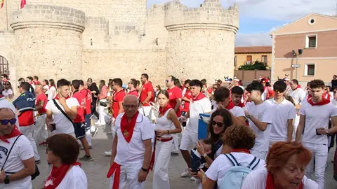 Desfile de peñas y pasacalles de San Fermín de las Fiestas de Portillo (10/15) | Valladolid Plural