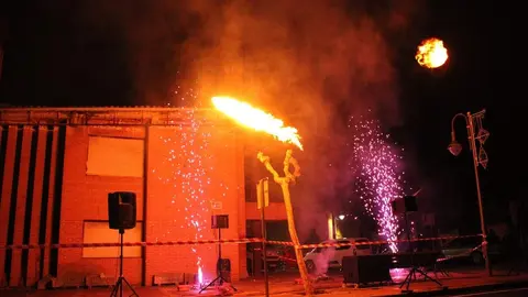 Encendido de luces, espectáculo piromusical y chocolatada en Fuensaldaña 2025 | Valladolid Plural