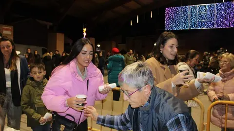 Encendido de luces, espectáculo piromusical y chocolatada en Fuensaldaña 2025 | Valladolid Plural