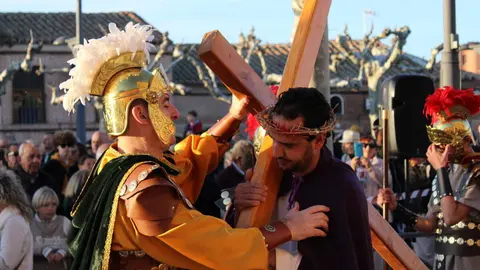 Representación del Viacrucis Juvenil de la Semana Santa de Fresno el Viejo 2026 | Valladolid Plural