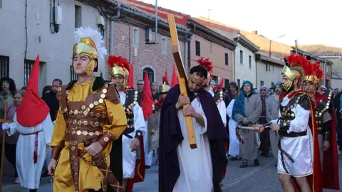 Representación del Viacrucis Juvenil de la Semana Santa de Fresno el Viejo 2026 | Valladolid Plural