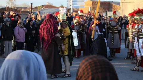 Representación del Viacrucis Juvenil de la Semana Santa de Fresno el Viejo 2026 | Valladolid Plural