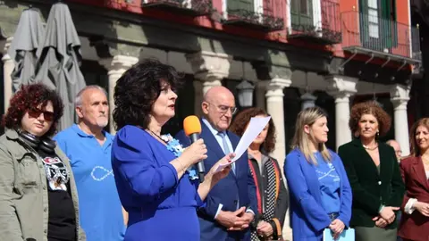 Celebración del acto del Día Mundial del Autismo en la Plaza Mayor de Valladolid | Valladolid Plural