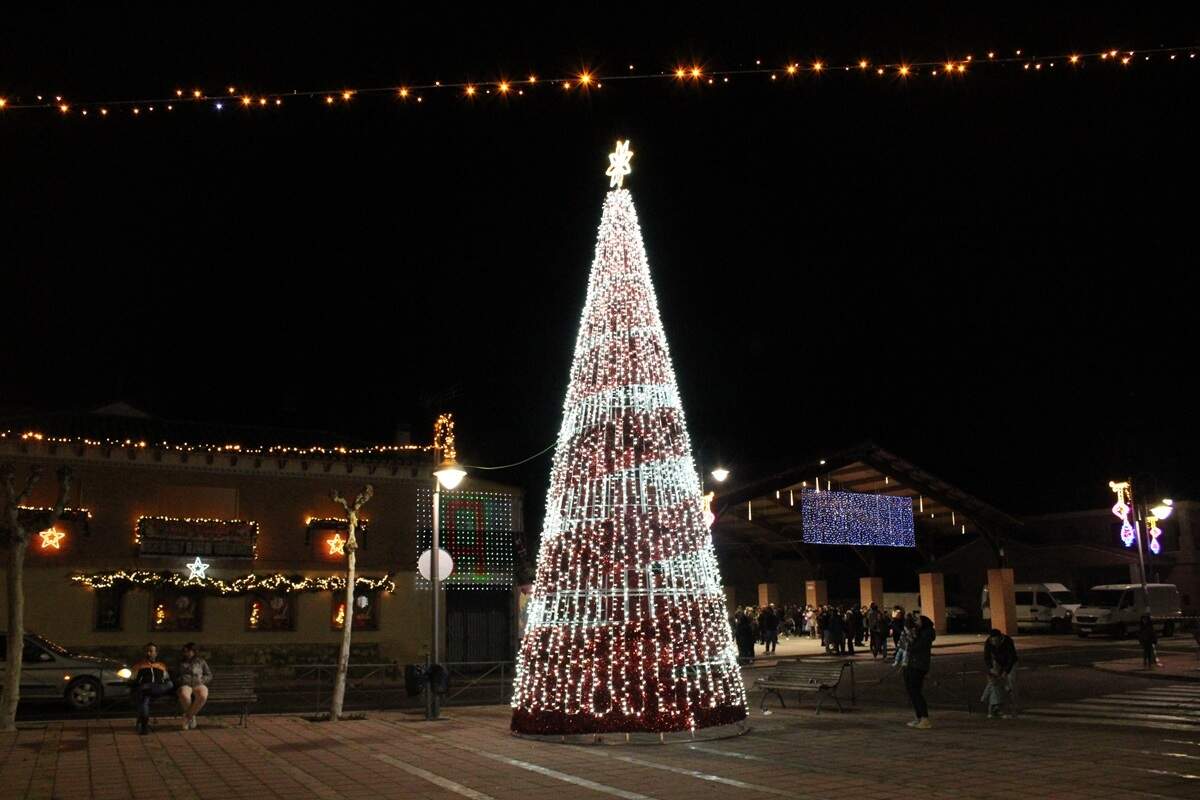 Encendido luces de Navidad y chocolatada Fuensaldana 2025 (13)