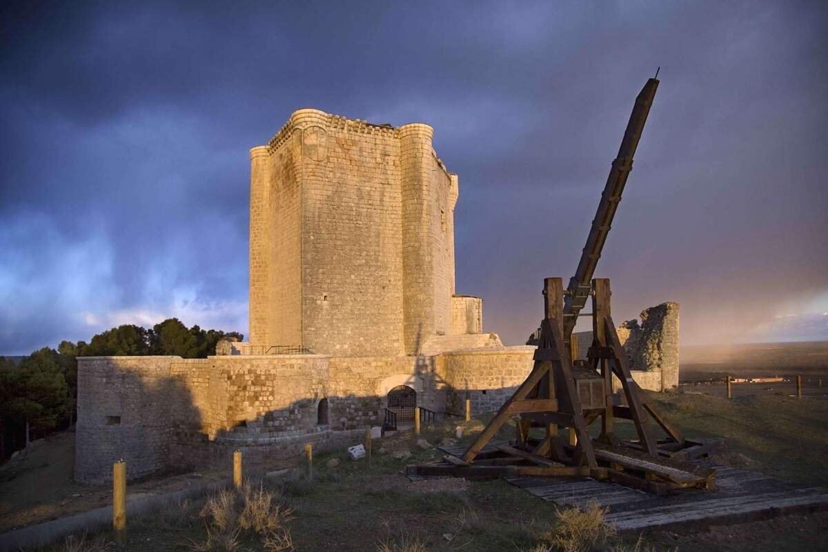 Castillo de Iscar turismo provincia Valladolid medio rural