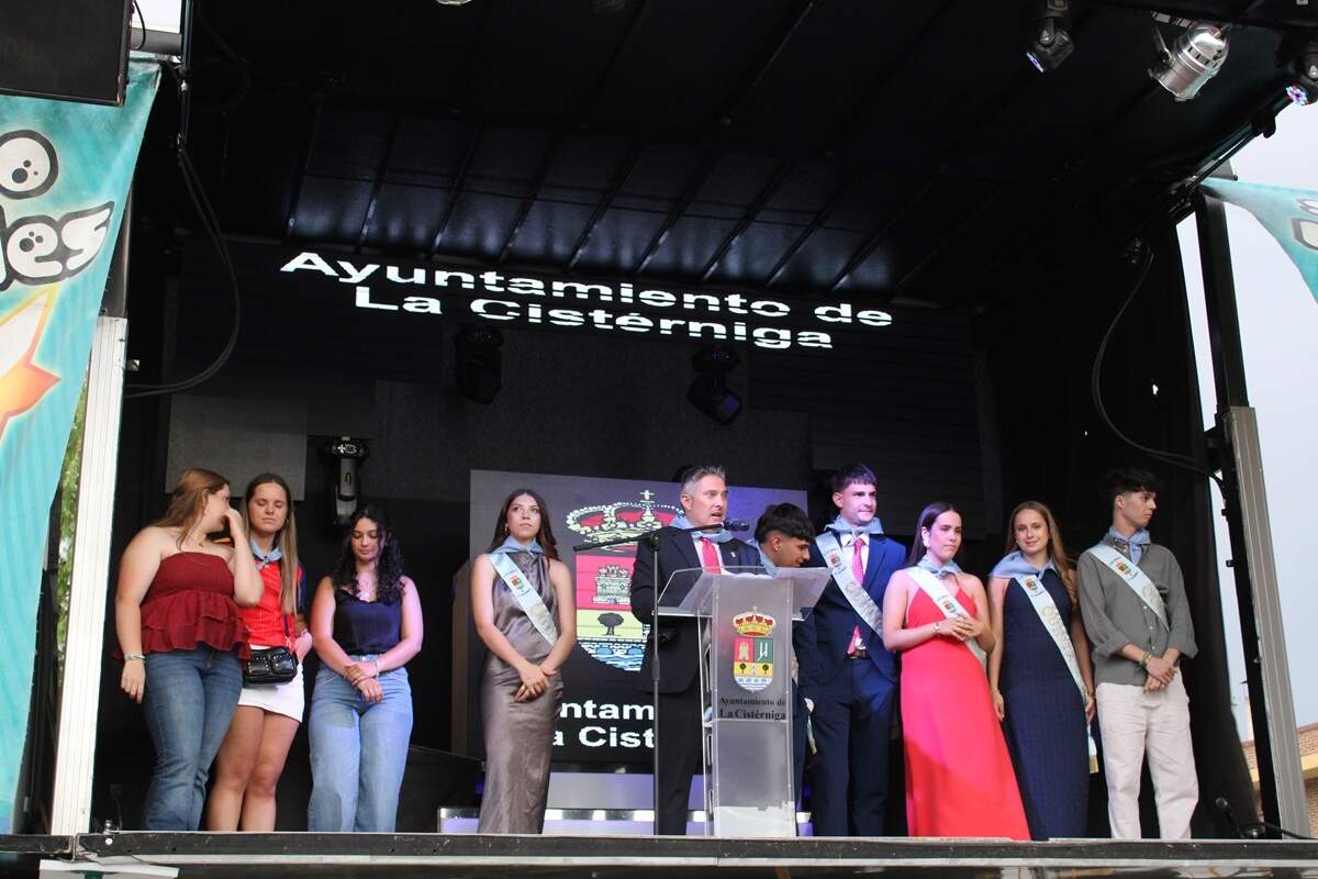 Entrega del panuelo y proclamacion de Quintos y Quintas Fiestas de La Cisterniga 2026 (14)