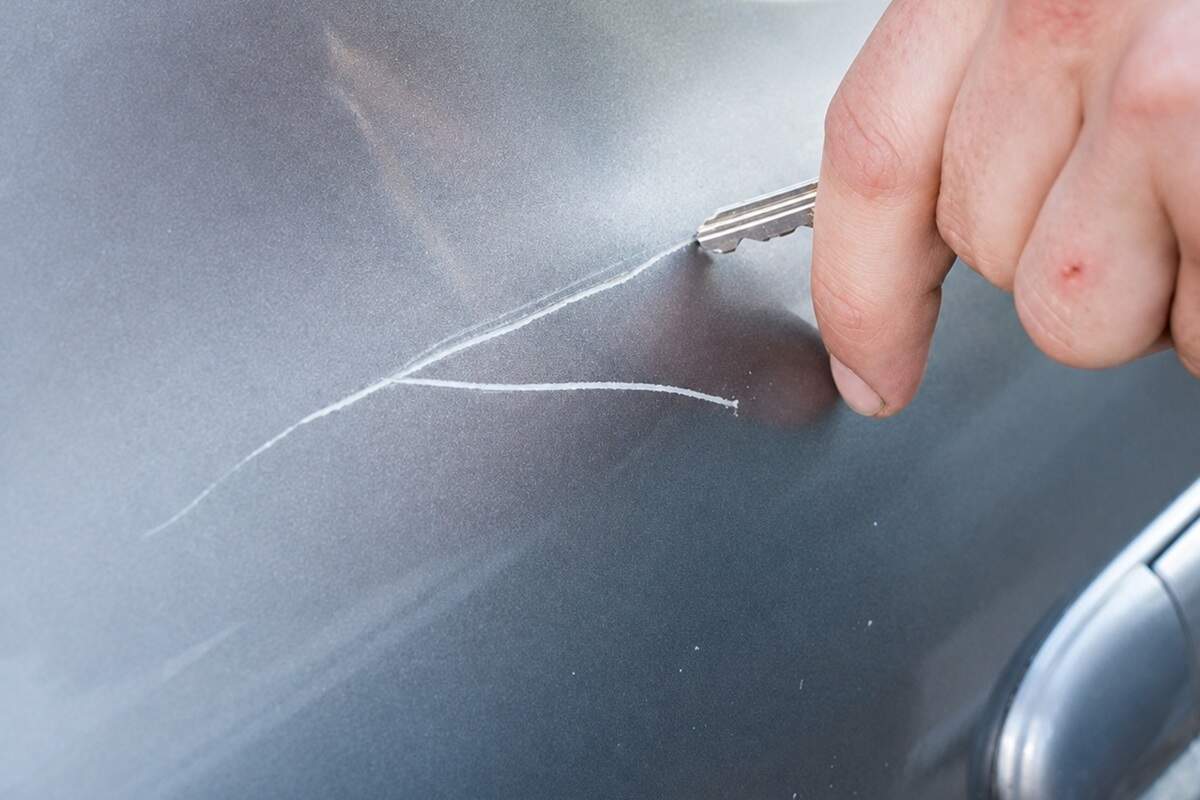 Detenido por rayar dos veces el coche de su compañera de trabajo en Valladolid: los daños ascendieron a más de 800 euros