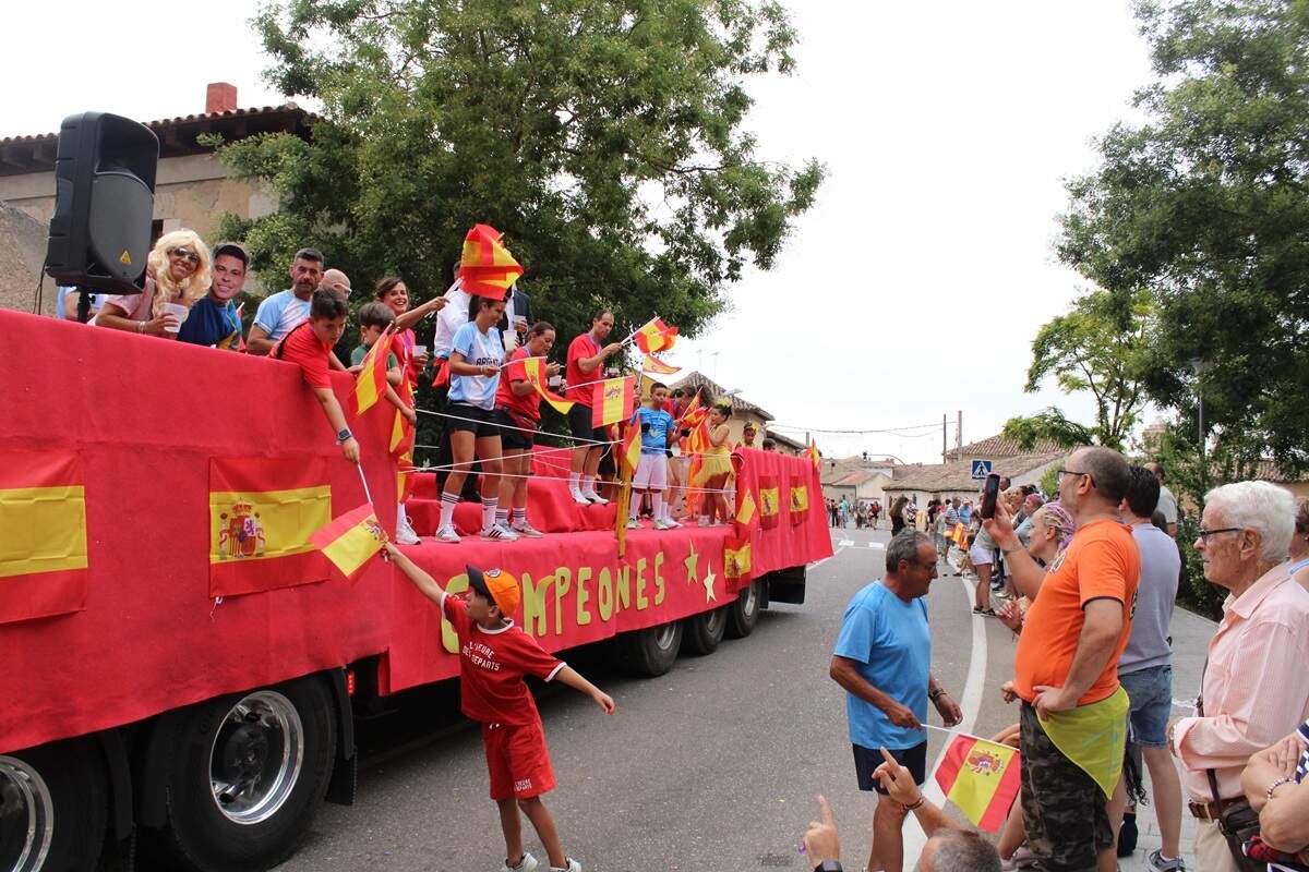 Desfile de disfraces inicio Fiestas San Roque Cabezon de Pisuerga 2026 (13)