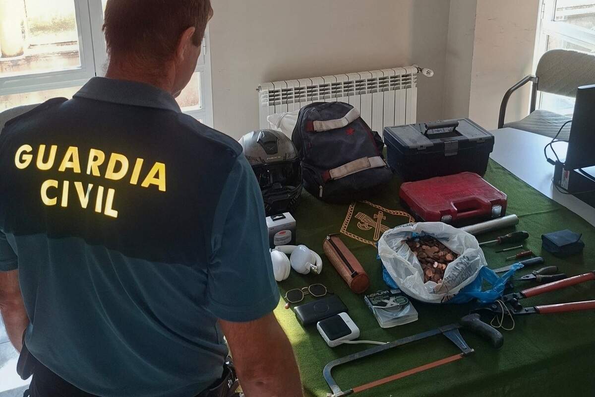 La voz de alarma de los vecinos de Cabezón permite detener a un ladrón: robó en varios coches y huyó en un patinete