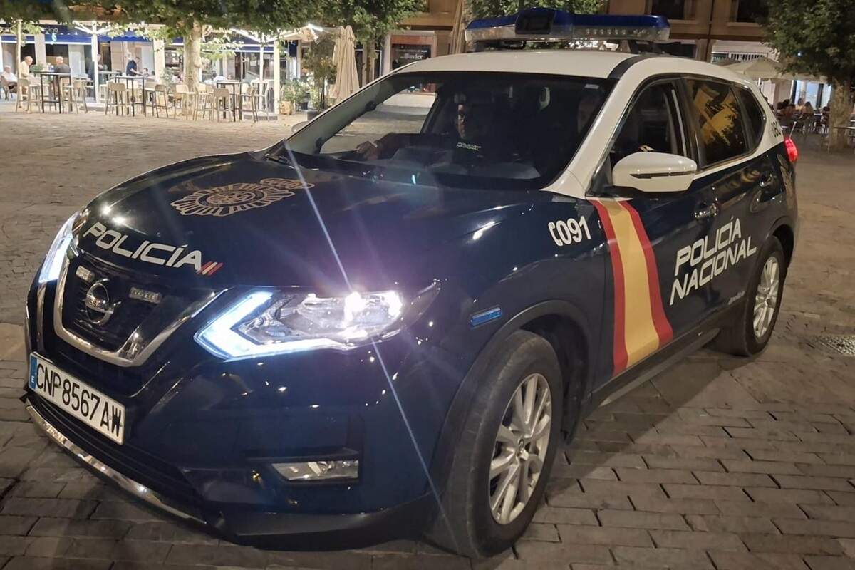 Salvaje agresión de dos hombres a una joven a la salida de un bar de Valladolid: puñetazos y cortes en la cara con un botellín